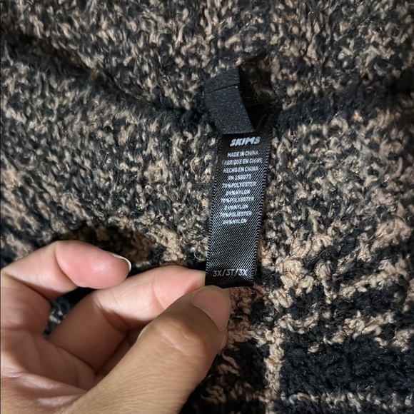 SKIMS Cozy Plaid Fleece Joggers - Picture 2 of 3